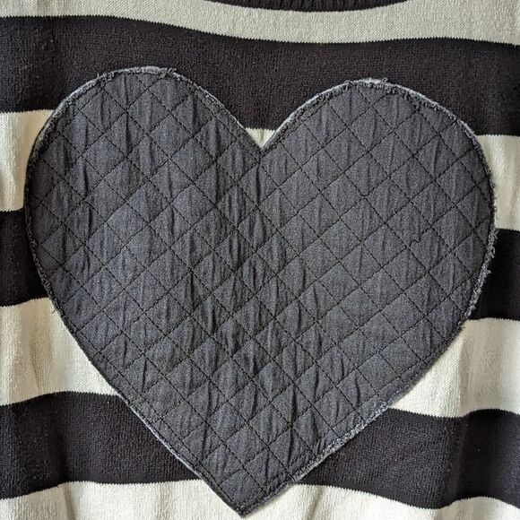 Torrid Quilted Distressed Heart Patch Monochromatic Sweater sz 1X Elbow Patches - Picture 7 of 8
